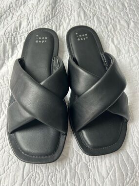 A New Day Black Padded Crisscross Slide Sandals